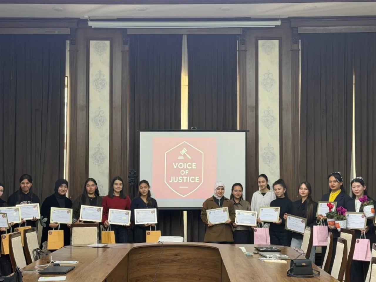Voice of Justice tadbirida sertifikat olgan ishtirokchilar